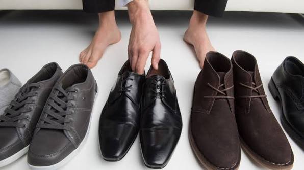 Cara memilih sepatu sesuai bentuk kaki dengan memperhatikan bentuk sepatu
